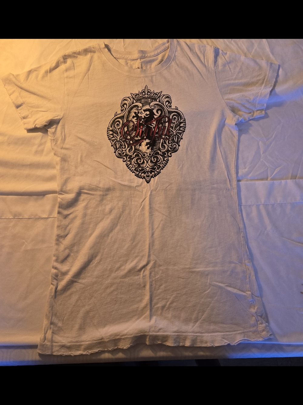 VTG Y2K Sinful by Affliction Graphic T-Shirt|Distressed Winged Crest White Lg
